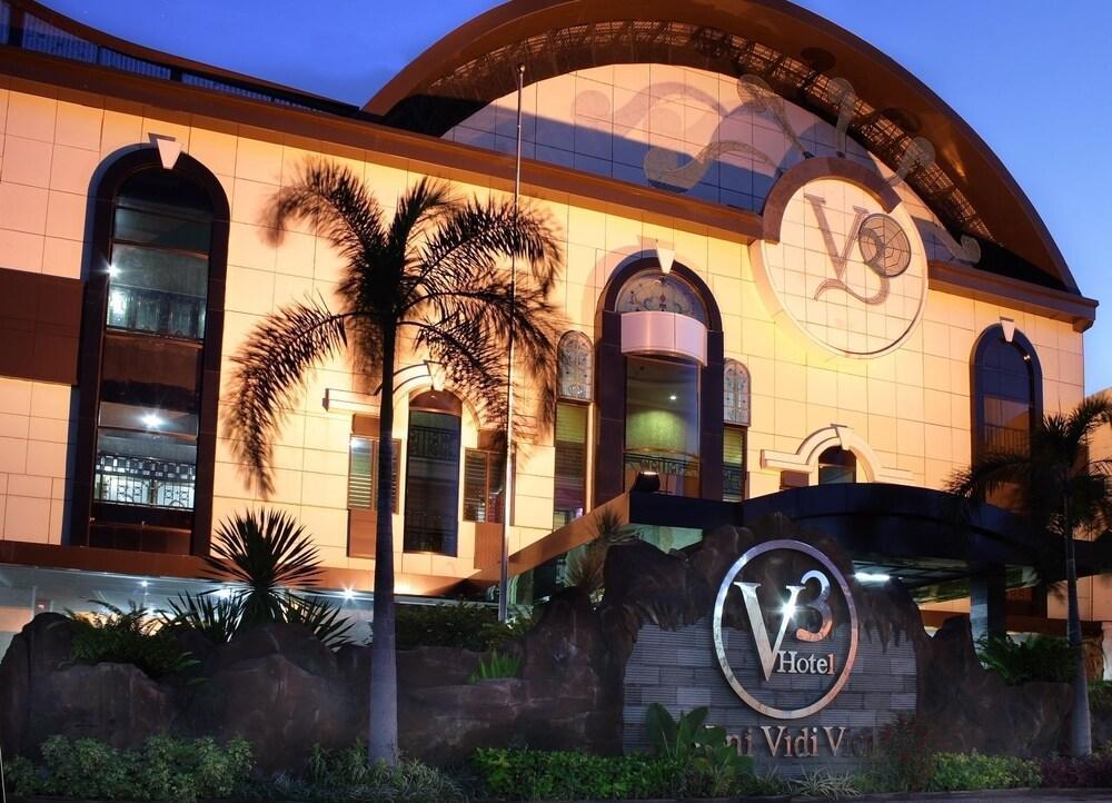 Hotel Oval Surabaya Esterno foto