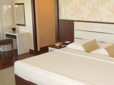 Hotel Oval Surabaya Esterno foto