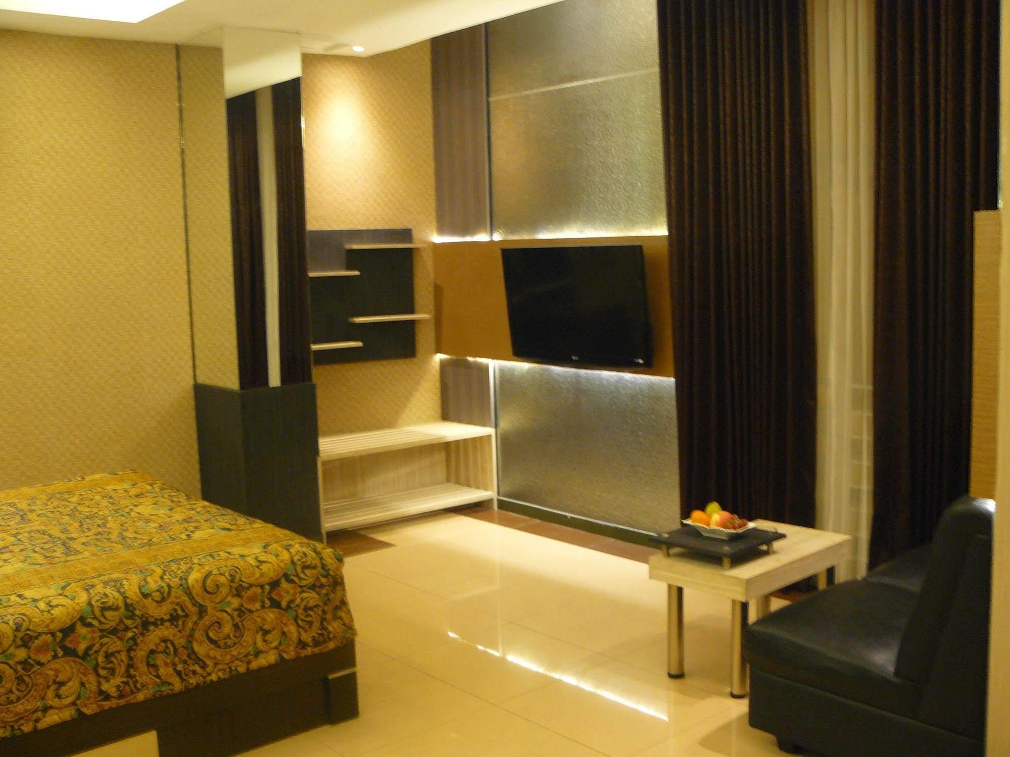 Hotel Oval Surabaya Esterno foto