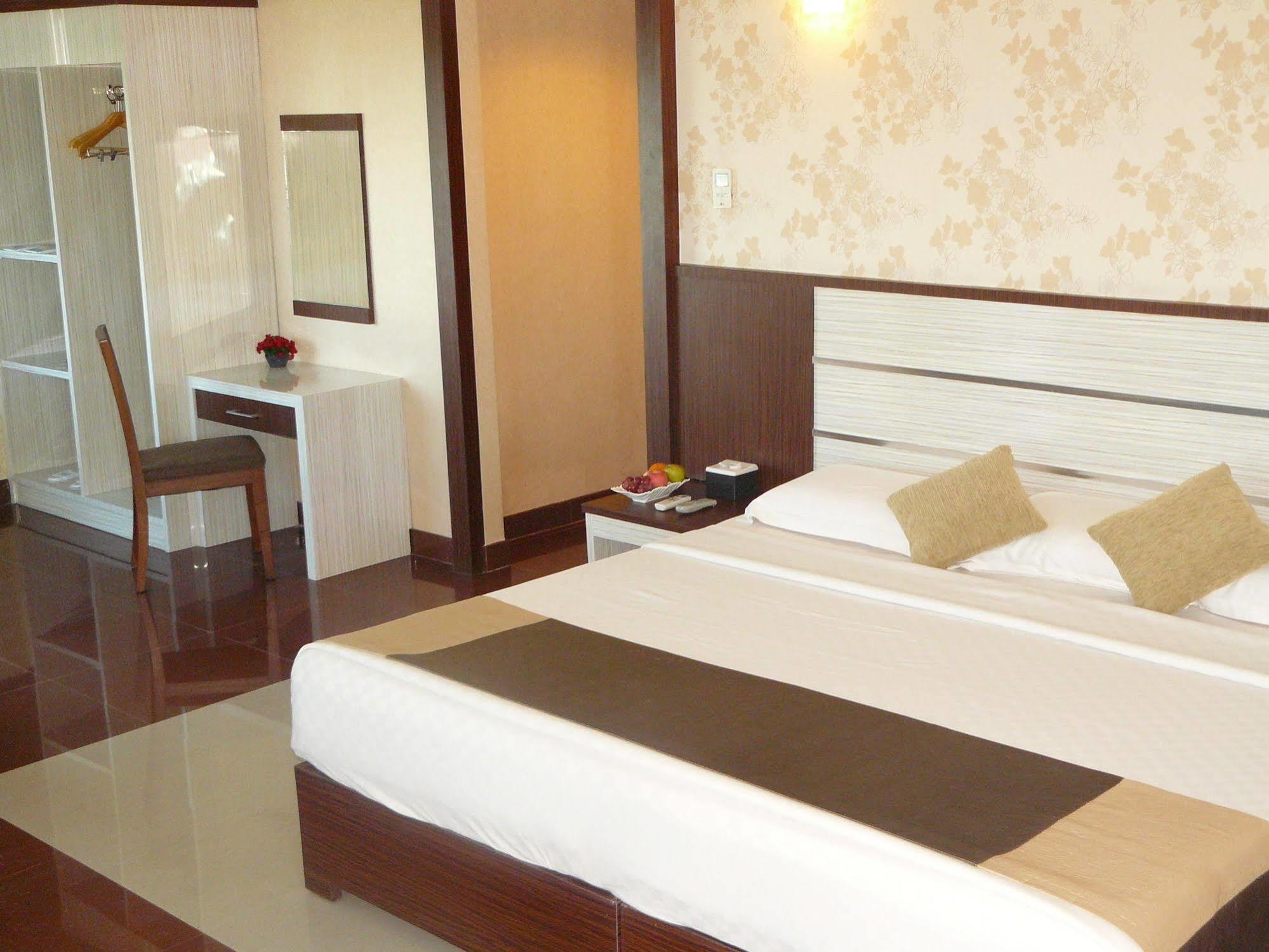 Hotel Oval Surabaya Esterno foto